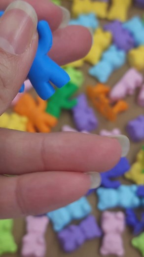 Turn up the sound 🎧… from the satisfying flick of sour patch treats, to the shake‑shake magic of gummy bears, to the sweet reveal of colourful cones — welcome to the most magical ice cream parlour playtime ever 🍦✨ Shop our popular Ice Cream Parlour Playdough Kit today! Up to 40% off all playdough kits www.loveandgiggles.com.au Afterpay and PayPal in 4 available #GiftsForKids #sensoryplay #Christmas #christmasgifts #playideas #icecreamplay #birthdaygiftsforkids | Love & Giggles