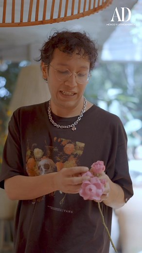 1.2K views | ¿Cuál es la flor que un artista floral prefiere, y qué espacio de su casa le inspira más? San Jacinto nos responde estas preguntas. #Diseñofloral #artefloral #diseñomexicano #artemexicano #flores | Architectural Digest Mexico y Latinoamérica | Facebook