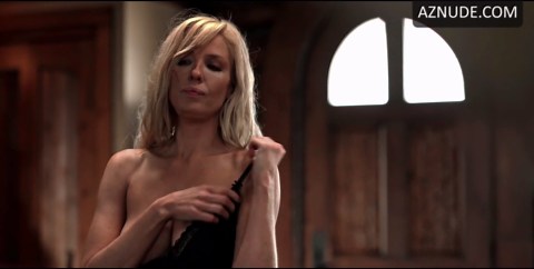 Kelly Reilly Breasts Scene in Yellowstone