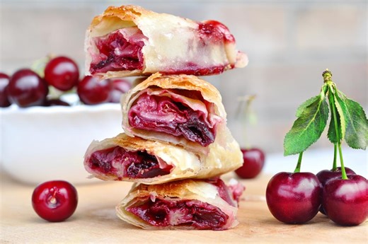 Brza i jednostavna pita sa višnjama od gotovih kora: Jedan sastojak joj daje poseban ukus