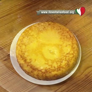 Oggi TORTA DI RISO! Chi ne vuole un pezzo? Today RICE CAKE! Who wants a piece? 150g rice 200g sugar 1L milk Lemon Zest 4 eggs 1 small cup Sassolino Cook the rice in milk until "al dente" then add the lemon zest and sugar. Let cool and add 3 eggs beaten with the sassolino. Mix well and transfer to a baking tray lightly greased with butter and flour. Beat the last egg with a little sugar and evenly distributed over the rice mixture. Let rest for a few hours, then bake at 250 degrees (F) for 40 min