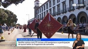 3K views · 132 reactions | Na tarde deste domingo decorreu a tradicional procissão com a coroação dos impérios que percorreram várias ruas de Ponta Delgada - um cortejo que contou com quase todas as freguesias do concelho e que terminou na Praça do Município. O cortejo contou com 77 coroas e 91 bandeiras que desfilaram perante uma grande moldura humana que se juntou ao longo do trajeto. #espiritosanto #Pontadelgada #procissao #coroaçao | RTP Açores | Facebook