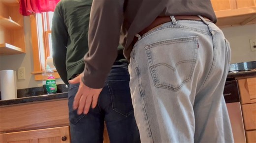 RT @strwbryshrtspnk: On the spot spanking in the kitchen! He was pissed cause I wasn't cleaning up after myself, and decided to provide imm…