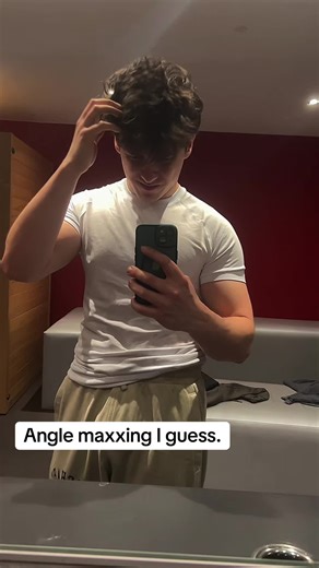 Bisexual with biceps. #gym #biceps #bi #mlm #fyp