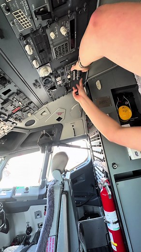 Video's van DutchAviationMechanic (@dutchaviationmechanic) met VAPO VAPO - SLOWED REVERB - PHOROMANE