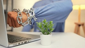 Une personne qui a le poing : vidéo de stock (100 % libre de droit) 3895065383 | Shutterstock