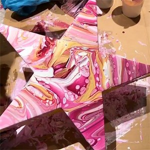 Artist creates dynamic pieces with dirty paint pours. Credit: @ilkaabbee | Fluid Art Studios