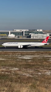 15K views · 14K reactions | @turkishairlines  @boeing 777-300(ER) Landing to runway 34 L at Istanbul Airport . #istanbulspotter #boeing #boeinglovers | istanbulspotterr | Facebook
