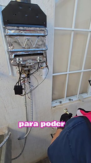 383K views · 9K reactions | Calentador de agua que no encendía... #parati #calentadoresdeagua #PLOMERIA #plomeros #plomeras #RompiendoParadigmas #lafemmehermosillo | La FEMME | Facebook