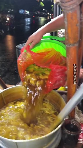 81K views · 2.3K reactions | Soto Pak Hasan Madura.. Soto Paling Barbar Versi Mimin.. 珞 | Kuliner 1 Menit | Facebook