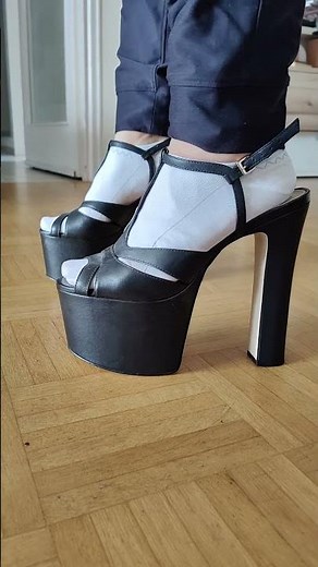 Schwarze Heels