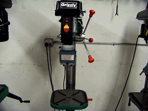 This short video shows how a drill press can be converted back to a single spindle, key-type chuck drilling machine in less than two minutes after an AutoDrill multiple spindle head has been mounted. Please contact AutoDrill for more information on their self-feed and multiple spindle drilling and tapping equipment. 800-871-5022 01.908.542.0244 http://www.Drill-N-Tap.com http://www.Adv-Drilling-Machinery.com http://www.AutoDrill.com http://www.Auto-Drill.com http://www.Drilling-Heads.com http://