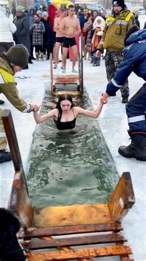 part145#A trip to😱Lake Baikal is a must in👙winter🌊Anunforgettable winterin##baikallakeblueice#winter