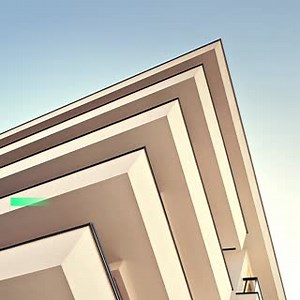 Real Estate Investment Trusts provide real-time insight on real estate markets and sector performance. Nareit’s John Worth and CBRE’s Richard Barkham join #TheWeeklyTake for a deep dive into REITs. Listen now: https://cbre.co/3jJxrXi | CBRE | Facebook