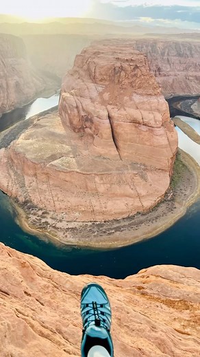 HORSE SHOE BEND GLEN CANYON ARIZONA -trail road Horseshoe Bend, the Colorado River created a roughly 1,000 ft (305 m) deep, 270º horseshoe bend Nature is amazing and beautiful creations are there in the world we just have to explore the god’s creation. Enjoying the memories #horseshoebendarizona #glencanyonpark #lifeisbetteronthetrails | Aditi Pampaniya