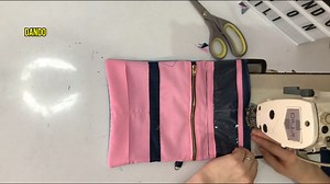 1.3K views | Hello chicas! El dia de hoy les voy a enseñar a hacer una hermosa billetera para ti! Solo vas a necesitar retazos de jeans y telas! Los patrones puedes adquirirlos en un pack de 5 patrones por solo $5 dolares. #costura #mamácosturera #aprendeacoser #costuraparaprincipiantes #patronajeyconfeccion | Kreando con Mili | Facebook