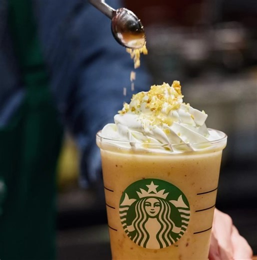 #おさつバターフラペチーノ® 、お楽しみいただいていますか🍠🧈 パートナーが一杯一杯心をこめて、実りの秋を楽しめる味わいをフラペチーノ®に詰め込んでお届けしています😊✨ https://sbux.jp/44IDwIp | スターバックス コーヒー ジャパン Starbucks