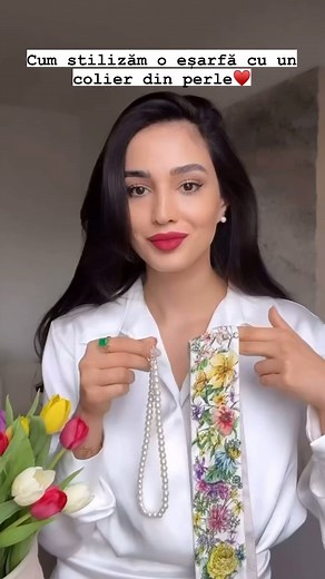10K views · 96 reactions | ✨Descoperă arta eleganței cu acest tutorial video despre cum să stilizezi o eșarfă la gât, adăugând un colier cu perle pentru un plus de rafinament. Transformă-ți ținuta într-un statement de stil și exprimă-ți personalitatea cu această combinație sofisticată.✨ Alege din zecile de modele de esarfe si coliere cu perle de pe site: www.pursehuit.ro | Pursehuit.ro - Bijuterii din oțel inoxidabil și accesorii fashion | Facebook