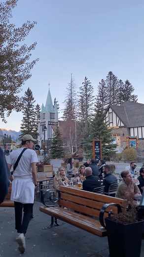 Live uodate : CANADA 🍁 Sempat singgah di Banff Avenue, kat sni best banyak kedai souvenirs, cafes, restaurants & etc yang korang boleh try. Lagi best ada kedai halal jgk so x risau muslim nak cari makan ☺️ 𝐄𝐔𝐑𝐎𝐏𝐄 𝟒 𝐂𝐎𝐔𝐍𝐓𝐑𝐘 ( Netherland-France-Belgium-Germany ) yang paling PENTING DENGAN KAMI , Travel tak ramai orang and travel mcm trip PRIVATE 𝐀𝐝𝐮𝐥𝐭 𝐑𝐌 10950 𝐂𝐡𝐢𝐥𝐝 𝐑𝐌 10750 (𝐊𝐢𝐝𝐬 𝟐-𝟏𝟏 𝐲𝐞𝐚𝐫𝐬) 𝐈𝐧𝐟𝐚𝐧𝐭 𝐑𝐌𝟏𝟓𝟎𝟎(𝐈𝐧𝐟𝐚𝐧𝐭 𝐛𝐞𝐥𝐨𝐰 𝟐 𝐲𝐞𝐚𝐫𝐬 �