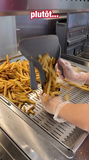 3.2K views · 33 reactions | Vous pouvez aussi prendre une frite pour deux 﫶 https://order.fiveguys.fr/findpostcode | Five Guys France | Facebook