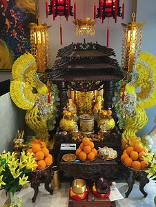 5.4K views · 143 reactions | 2 yến cam mới vừa được đôi dĩa bồng  Vàng lè vàng lẹt luôn ! Bút xăm nốt son em đã dâng lễ xin lộc Thần Tài cả tháng nay cho tụ khí sinh lộc, xin được nương tựa phước báu, hồng ân Chư vị Thần linh ban cho Võ Thanh Hiền - Phong thuỷ Tâm linh phước hạnh được mát tay, lành vía, chấm nốt nào là nhả vía lộc vía may nốt đó ạ !  | Võ Thanh Hiền | Facebook