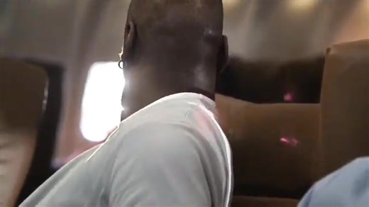 Michael Jordan fan sitting next to Jordan on the plane Hanes Commercial #michaeljordan #Hanes #Commercial #funny | Michael Jordan TV
