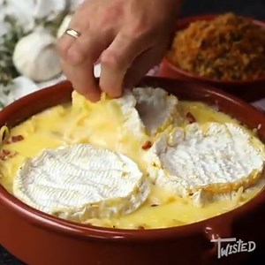 Baked camembert spaghetti 🤤 | Twisted