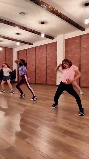 First Class ✈️ ✨ Check out this #dance class to #Glamorous - #Fergie Ft. #Ludacris 🎶❣️