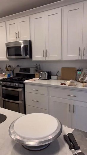 Full cake filling & decorating video for my delicious Biscoff Cookie Butter Cake. Updated recipe coming later today! So stay tuned! 🍰💕 #theblondewhobakes #cakes #cakedecorating #cakevideo #FastTwitchContest #cakeoftheday🍰 #biscoff #tipsandtricks #foodies #food #cakevideo #dessert #LearnOnTikTok #tiktokpartner #caketok #cakedecorator #Love | Bryce Curry