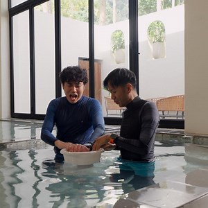 They’re hot and they’re cold, while on a blindfold?! Did Hafiz and Sai survive the challenge with Galaxy Watch Ultra? Guess the temperature correctly and you could win a Galaxy Watch Ultra! Here’s how: Step 1: Follow @SamsungMalaysia’s official Facebook Step 2: Comment the temperature with #GalaxyWatchUltra #HotColdChallenge. Set your profile to public and join before contest ends on 10 October 2024! Be sure to set your profile to public and join by 11:59pm, 10 October 2024! The closest and fast