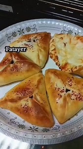 Fatayer pizza spinach za'atar and white cheese #recipe #baking #bread #fatayer | Abe Garcia