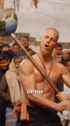 How to swing a mace ft. @squat_university 🌀 Last year I got the opportunity to teach Aaron from Squat University how to swing a mace. He did have some experience already since he got a shoulder rock mace sent to him before. However, he had never had any training in person before. It was an honor to teach and show him some of the basics when it comes to swinging a mace and we had a great time together. A mace swing is quite complex and requires attention to detail to master. In this long video I