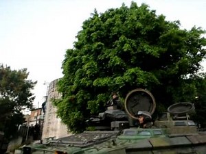 Militares y policías toman famosa favela de Mangueira en Rio