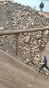 Ship docks, workers unload 3,000 tons of pebbles into port. #cargoship #sandship #sand #unloading #shiploading #crew #ore #sand #pebbles #port #decompressionvideo | Unloading Sailors