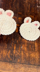 Cheap and easy Easter gifts. Produced by Kathleen #easter #craft #cute #yummy | Smells Good | Facebook