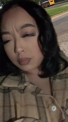 Little girl wtf - this was 8th grade first day of school 😭who said this was OKAY !!?! Me ? Kms- 😭😂 (ur hating on her not ME) 🌝 (click link in bio for $$ playing games💋) #BVIRAL | Wig Whiz