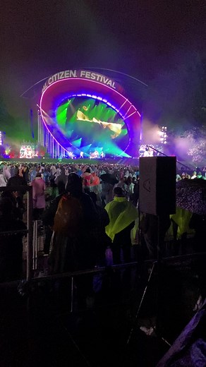 The Red Hot Chili Peppers are a weird group. The bass player is great, the drummer is good,the guitar player did a song that sounded like he wrote it when he was walking up the stairs to the stage and the singer is 70’s porn star ready. Why do their songs sound like a train wreck? 🤔 | Roadies n Rockstars