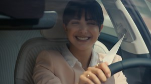 AZERA offers occupants a serene and tranquil environment akin to an oasis, ensuring a refreshing and peaceful ambiance. The spacious interior design creates a soothing atmosphere that envelops passengers, allowing them to unwind and find solace. Sit back and indulge in the utmost comfort, as reclining seats are convenient. #HyundaiAzera #Hyundai #GentleCharisma #SophisticatedLuxury #HyundaiUAE - توفر أزيرا للركاب محيطاً هادئاً أشبه بواحة منعشة ومريحة. حيث يحتضن التصميم الداخلي الفسيح الركاب بلطف