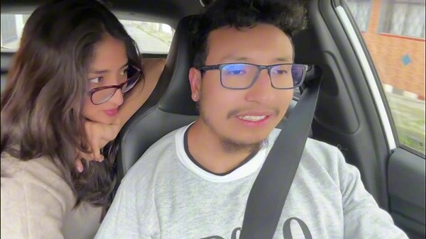 Mujer sexy culona se masturba en el uber, parte 1