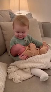7.6K views · 2K reactions | Baby’s Shocked Reaction to Newborn Fart 藍 #funnybaby #siblings #babyreaction #viralshorts #funny #babyshort #foryou | Pets Hub | Facebook