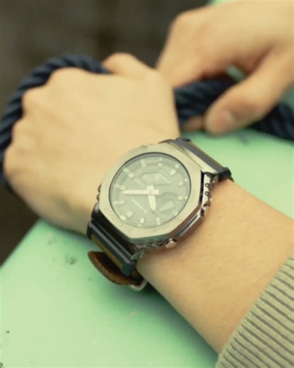 GM-2100C Utility Metal 컬렉션 G-SHOCK으로 일상생활 속 스타일을 연출해 보세요. 금속과 패브릭의 뚜렷한 대조를 통해 견고함과 캐주얼한 세련미를 모두 갖추어 파격적인 스타일도 연출 가능합니다. 해당 제품은 지샥 공식몰 “지코스모”에서 구매 가능합니다. #카시오 #G_SHOCK #지샥 #g_shock #gshock #GM_2100C #GM_2100CB_1ADR #GM_2100CB_3ADR #GM_2100C_5ADR #아날로그시계 #디지털시계 #3월시계추천 | G-SHOCK Korea
