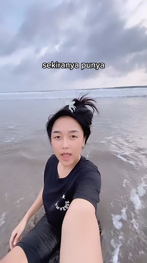 Bunga Ehan | PABE✨ on Instagram: "Jalan-jalan mah murah, nu mahal mah punya pasangan yang SETARA "