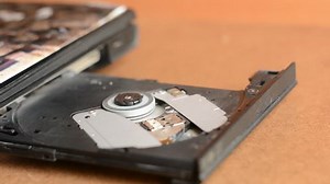 Cleaning Laptop Cd Drive Using Air: стоковое видео (без лицензионных платежей), 1028829260 | Shutterstock