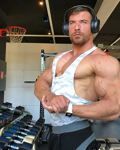 Today shoulders and triceps My Supps and clothes: prozis.com ➡ with the code "ZUGIC" you can save 10% ✴Follow @musclemania ✴ #bodyengineers #Ulissesworld #eatclean #awesome #strength #ripped #teamxcore #physiquegoals #beast #musclemania #purelyshredded #food #perfect #strong #xcorenutrition #neverstops #dreambody #muscle #prozis #workout #gym #teamprozis #motivation #abs #shredded #squat #fitness #gainpost #naturalbodybuilder #eatwelleveryday | Anthony Zugic Fitness