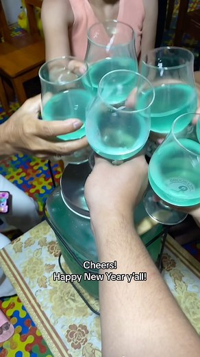 Gin Bilog recipe perfect for chillnuman! Just add more powdered juice if preferred. #ginbilog #ginebrasanmiguel #drinkmixing #newyear2024 | khel kreations