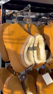 Toasty toes all season long! ❄️ The Platino Snug Mules combine casual fashion with ultimate comfort. Easy to slip on, featuring a faux fur lining and chunky sole, they’re available in brown and black.  https://bit.ly/3AUgWDv #giftideaforher #stockingfillers #slippers #shoeshopping | Wynsors | Facebook