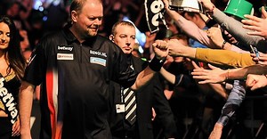 Van Barneveld Supports Petition To Overturn PDC Ban On Walk-On Girls | Balls.ie