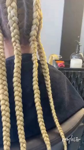 🧚‍♀️ΚΟΤΣΙΔΑΚΙΑ ΠΛΕΞΟΥΔΕΣ BOXER BRAIDS Είναι εντυπωσιακά, αναδεικνύουν με τον καλύτερο τρόπο τα χαρακτηριστικά του γυναικείου προσώπου και προσδίδουν θηλυκότητα και άποψη, αποτελώντας την πιο hot τάση της σεζόν! Κλείστε Τώρα το ραντεβού σας! Αγίας Τριάδος 7 15343 Αγία Παρασκευή, Αθήνα Τηλέφωνο Επικοινωνίας: 210-6397861 #romylosallabouthair #boxerbraids #greece #haircare #fashion #cute | Romylos - All About Hair