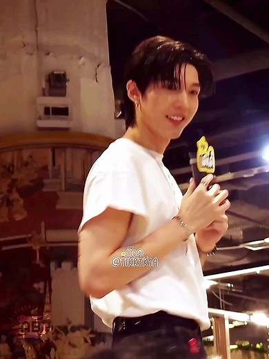 AouBoom Flaunts the Iconic Hello Kitty Bow Clip