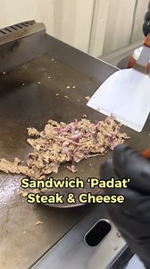 SAM'S SANDWICH: Hari ni kita tengok macam mana abang sandwich kita prepare Steak & Cheese Sandwich yang betul-betul padat dengan isi daging yang juicy 😋 Kalau korang nak cuba try test, boleh singgah ke LaPark powered by Tapak @ Jalan Conlay KL 📍 #TAPAK2024 #TAPAKBerbuka #LaparkPoweredbyTapak #morehmoreh #SamsSandwich #FoodTruckMalaysia #FoodParkMalaysia #FoodVendorMalaysia | TAPAK Urban Street Dining